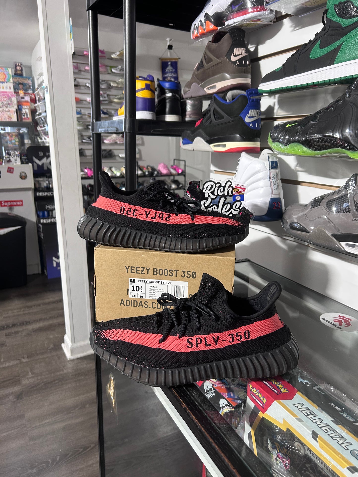 Yzy Core Black Red 350’s