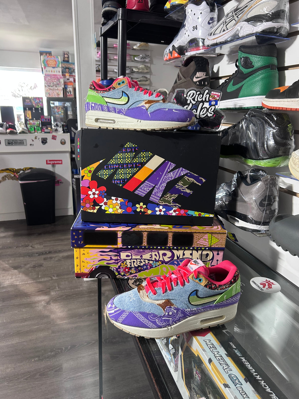 Air Max 1 ‘Far Out’ Special Box