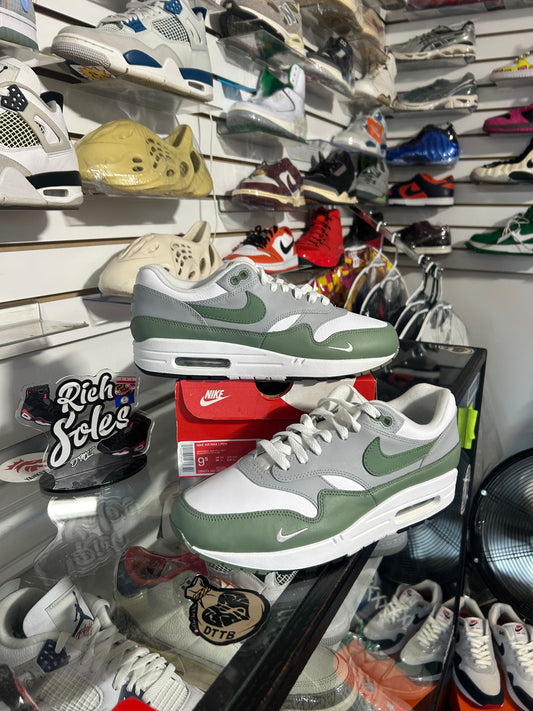 Spiral Sage Air Max 1